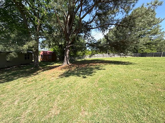 5th image of 707 S Parrott Dr