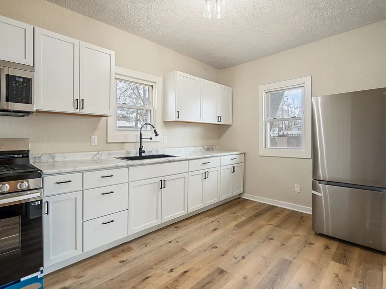 1012 E Taylor St — Photo 6