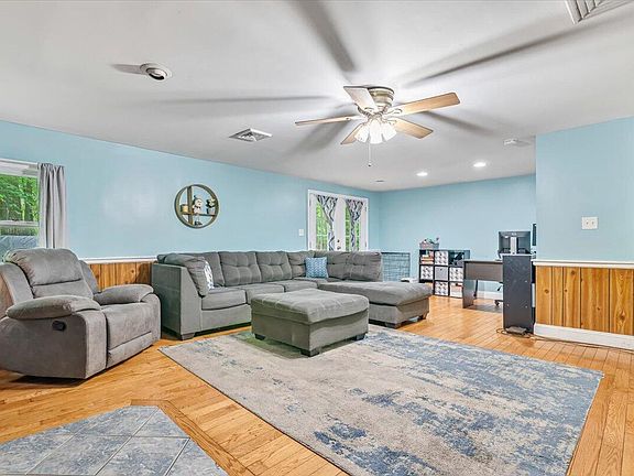 3rd image of 3405 Masons Ln