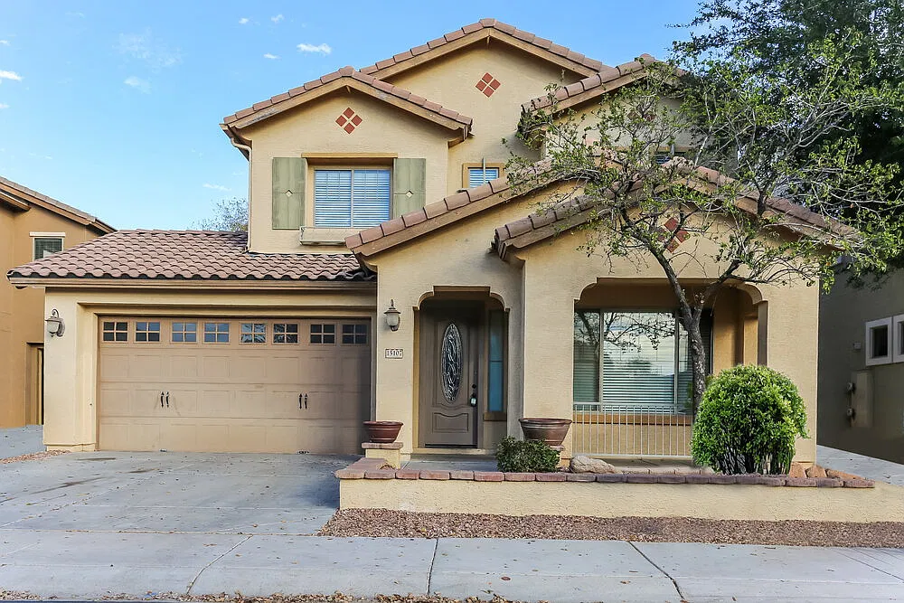 4 bed, 2.5 bath, 2310 sqft, $2,580 — Photo 1