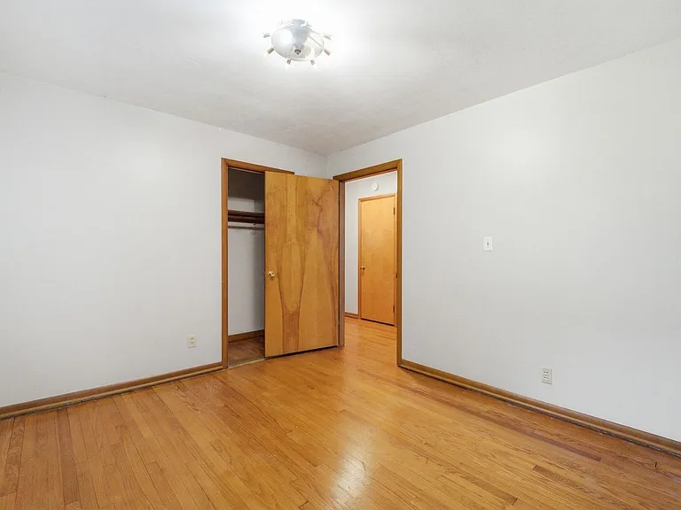 3233 Brady Ln — Photo 10