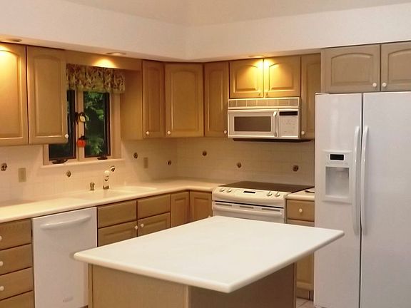 Soaring Ceiling in Kitchen!