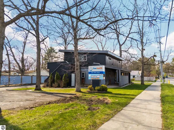 1323 S Cass St, Traverse City, MI 49684