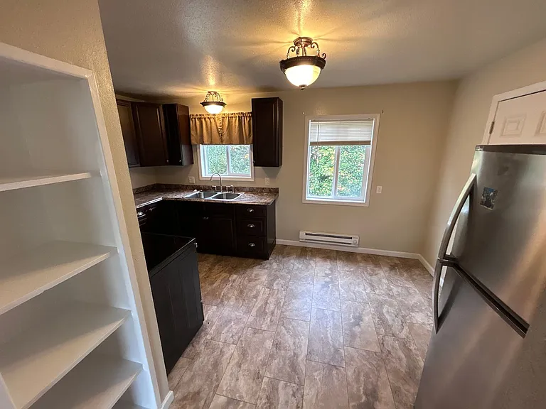 156 N Schoneman Ave — Photo 4