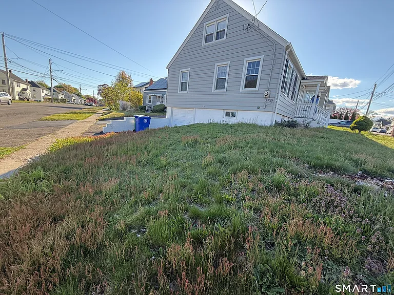 11 Colony St — Photo 6