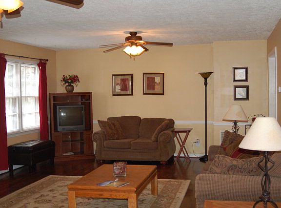 3rd image of 145 Bell Ct