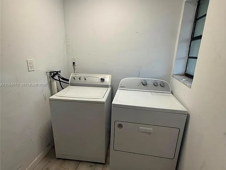 2910 NW 6th Ct — Photo 4