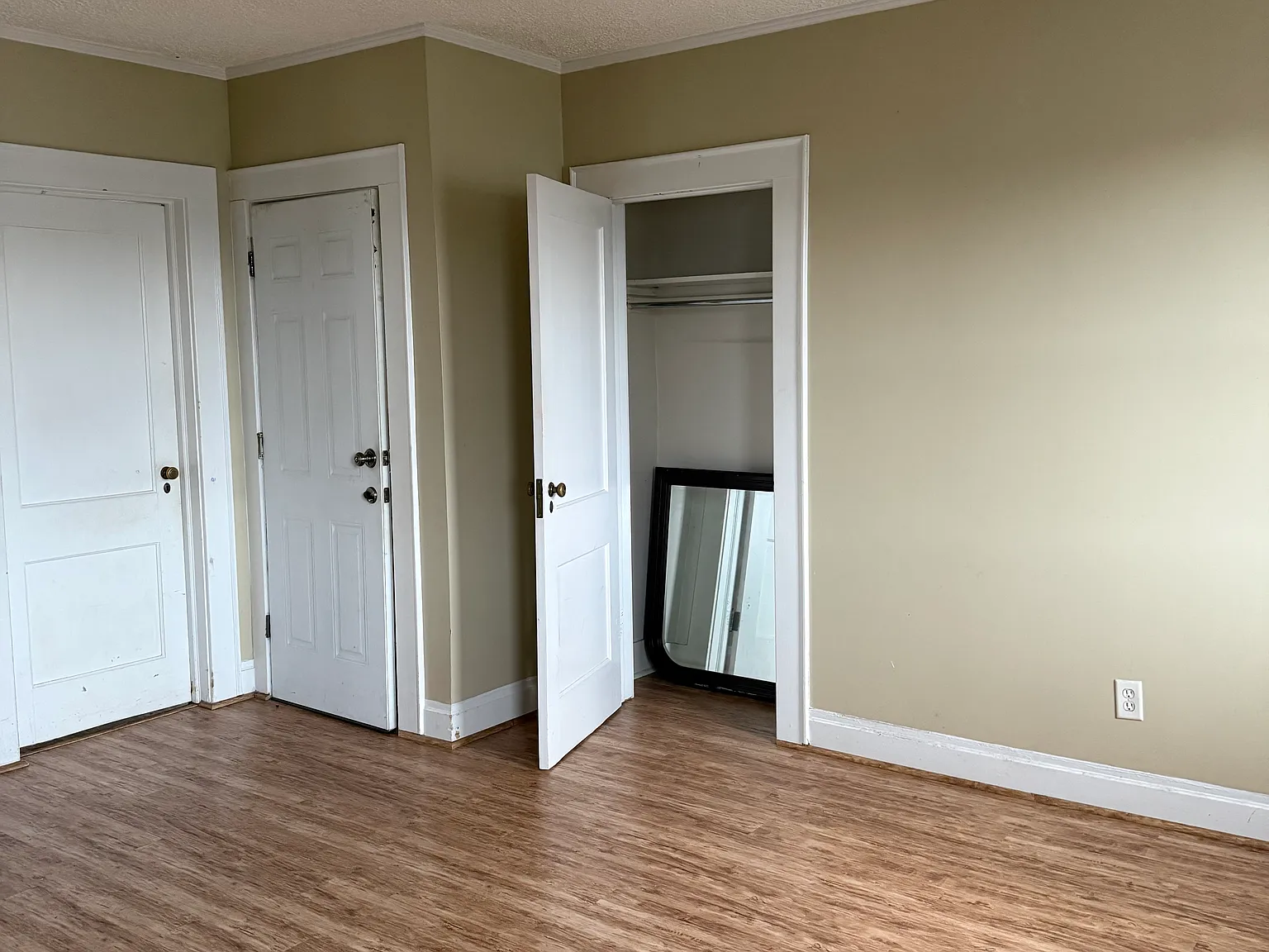 1 bed, 1300 sqft, $1,800 — Photo 3
