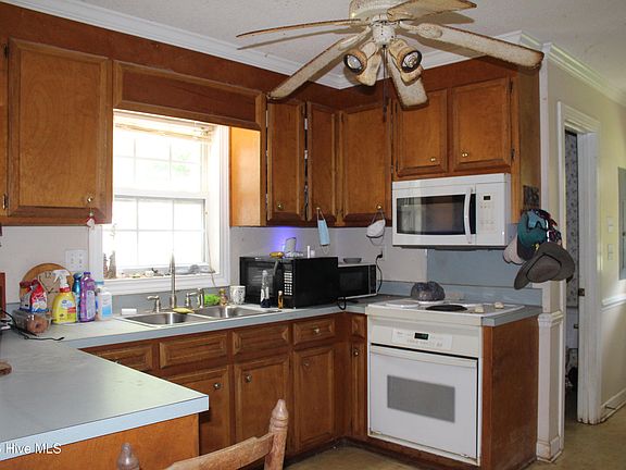 5th image of 803 Brickyard Court