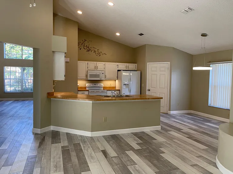 9303 Rockrose Dr — Photo 45