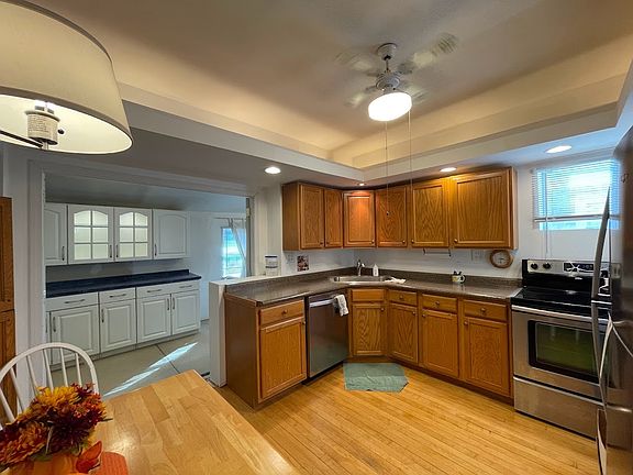 5th image of 5631 W Warwick Ave