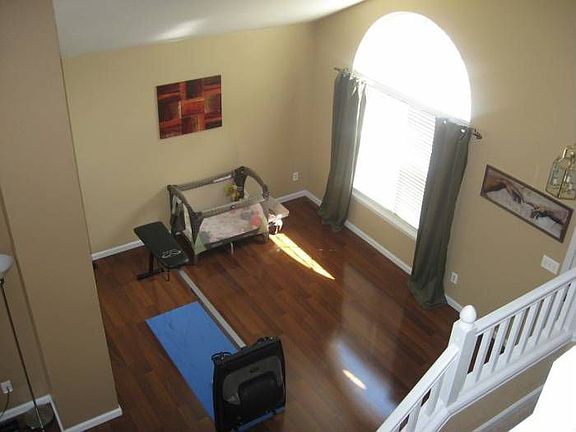 Entry/Living room