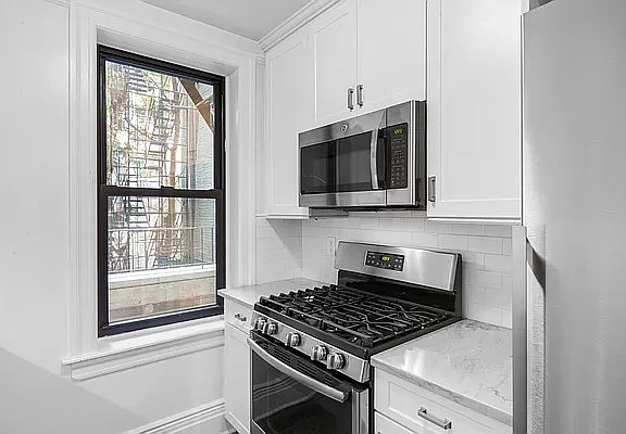 4th image of 350 E 72nd St #1G
