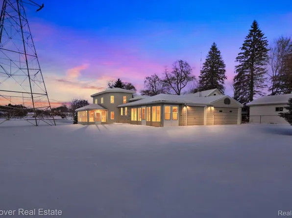 4055 Mitchell Dr, Flint, MI 48506