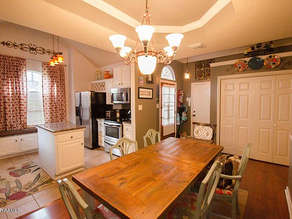 5th image of 204 Bismark Dr