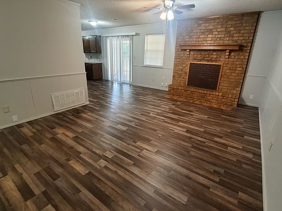 3rd image of 1809 Tanglewood Ln
