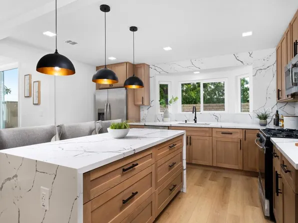 1923 Elm Ridge Dr, Vista, CA 92081