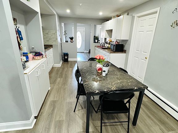 3rd image of 513 Essex St #1