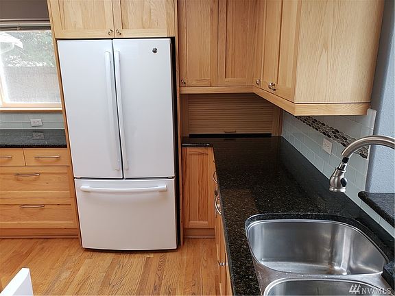 5th image of 17224 10th Ave NE