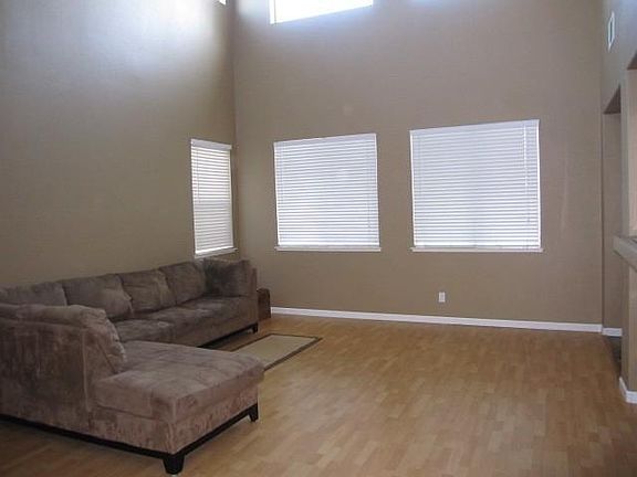3rd image of 370 Royal River Dr