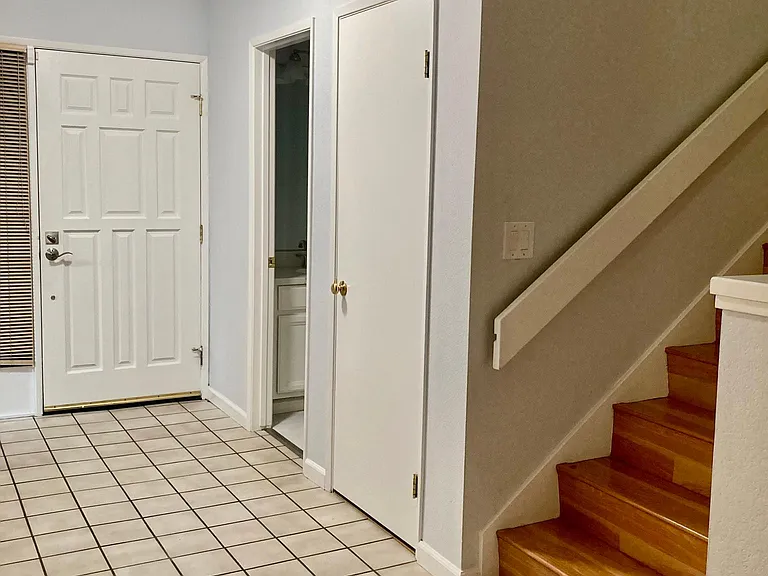 1900 Stratton Cir — Photo 6