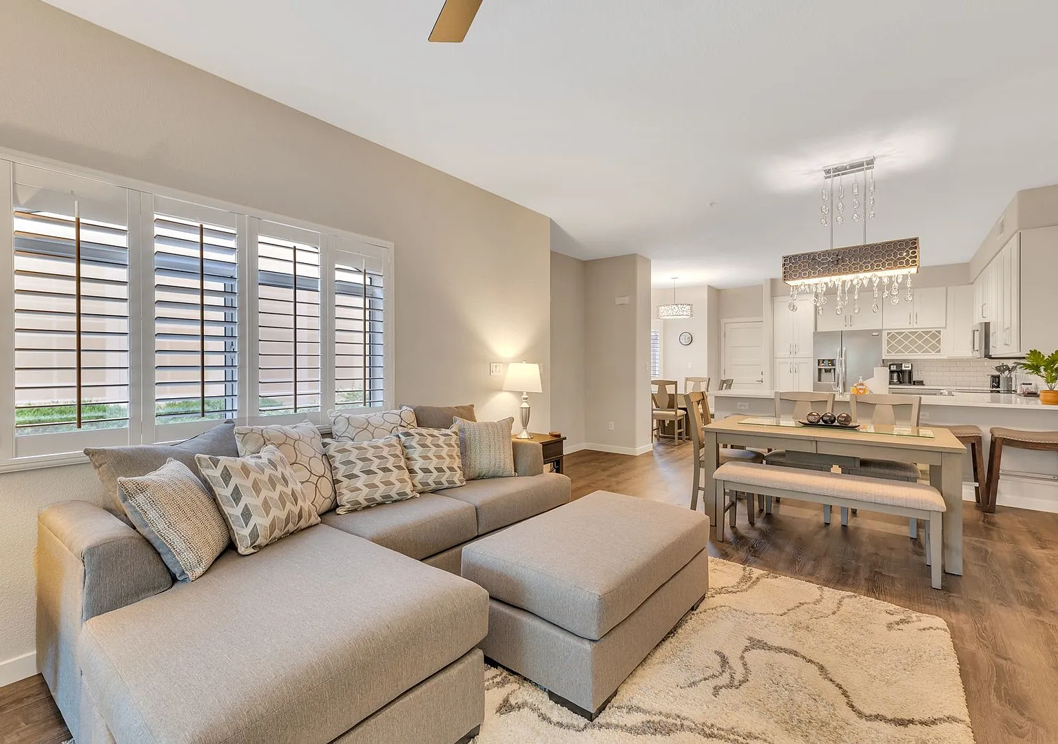 Remodeled and Stunning Furnished McCormick Ranch Condo! — Photo 2