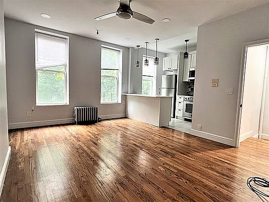 3rd image of 472 Putnam Ave APT 3