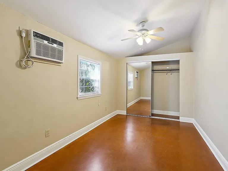 319 S Lopez St #G — Photo 9