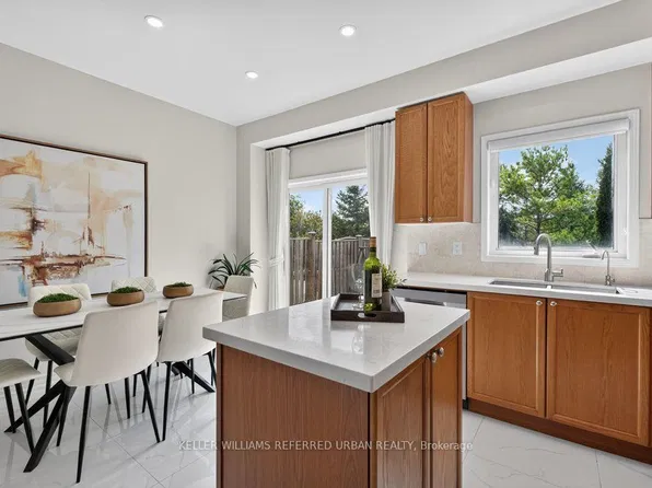 571 Reeves Way Blvd, Whitchurch Stouffville, ON L4A 0H1