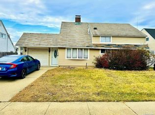 250 Blacksmith Rd, Levittown, NY 11756