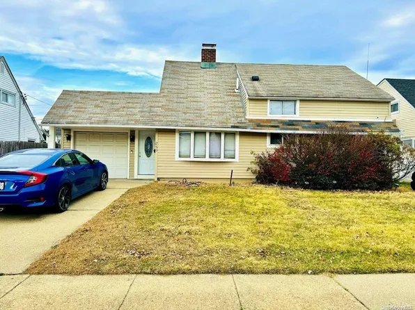 250 Blacksmith Road, Levittown, NY 11756