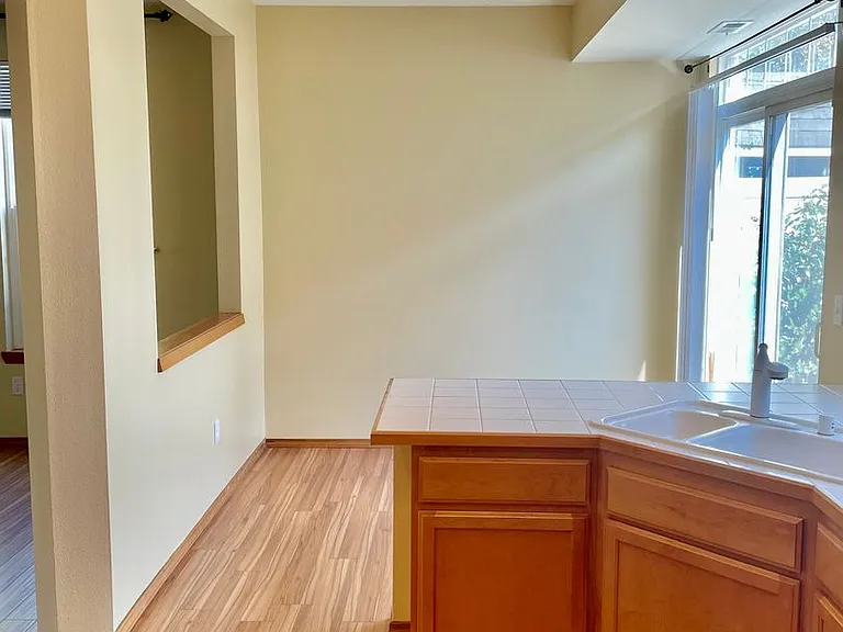 22721 NE 5th Pl — Photo 6