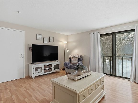 4th image of 11 Village Rock Ln APT 21