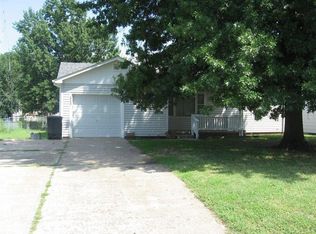 1322 N 11th St, Arkansas City, KS 67005
