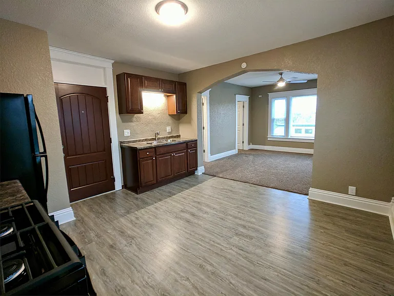 221 E Main St — Photo 8