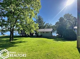 1095 Lakeshore Dr, Brooklyn, IA 52211