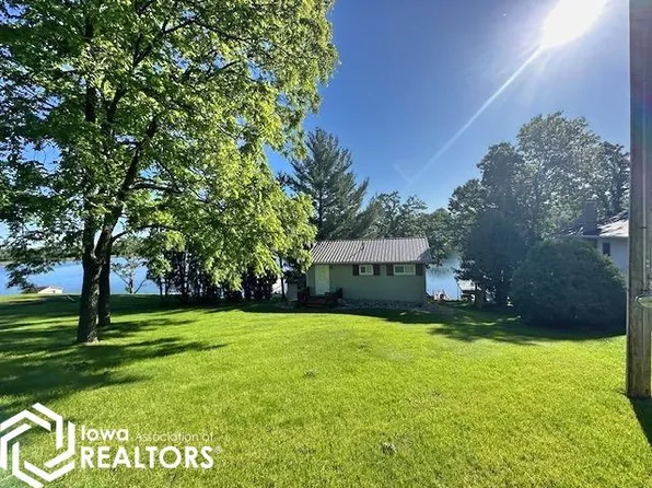 1095 Lakeshore Dr, Brooklyn, IA 52211