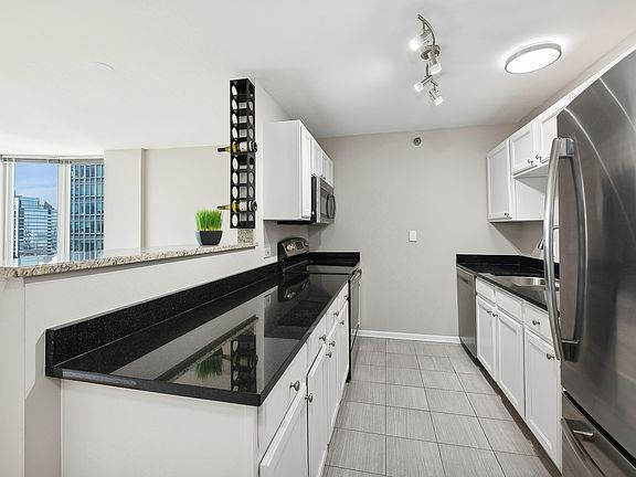 5th image of 345 N La Salle Dr APT 4105