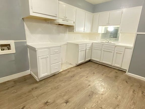 4th image of 1712 42nd St #1712