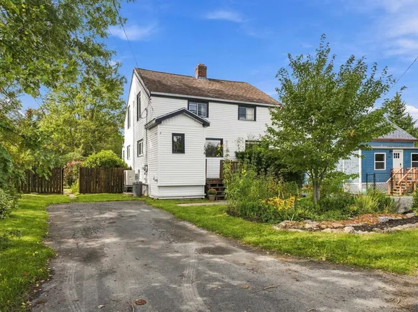 1556 Saint Margarets Bay Rd, Lakeside, NS B3T 1A9