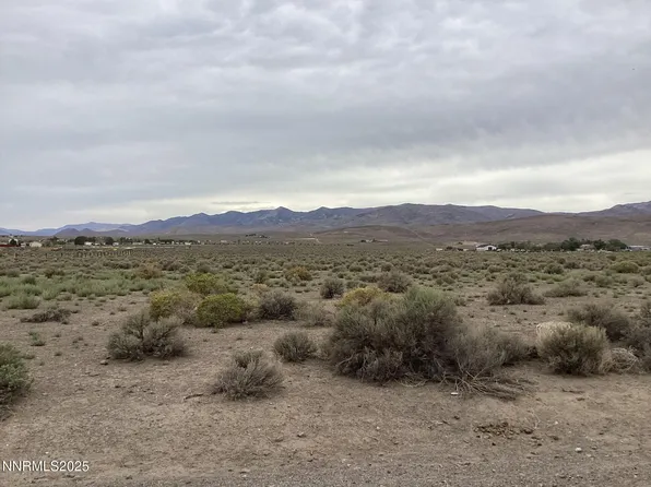 5225 Boyer Ln, Silver Springs, NV 89429