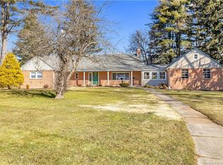 24 Kenwood Cir, Bloomfield, CT 06002