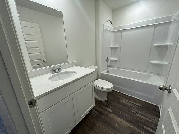 2nd image of 309 Oakmont Cir