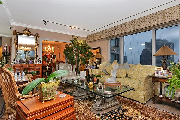 Sold by RE MAX Team | media 12