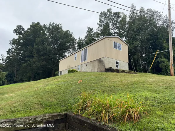1002 Ridge St #L-38, Olyphant, PA 18447
