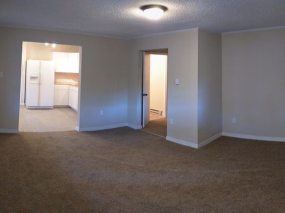 5th image of 218 Chestnut Park Dr