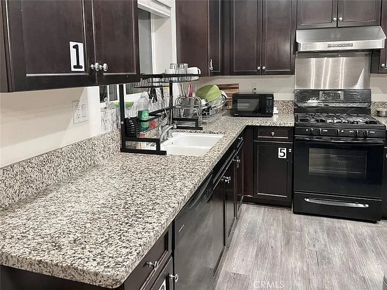 2463 E Derby Ln — Photo 2