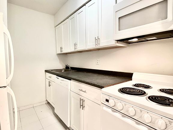 3rd image of 345 E 72nd St APT 2A