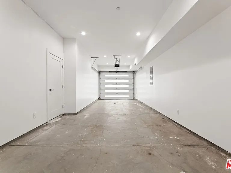 5118 Laurel Canyon Blvd — Photo 18