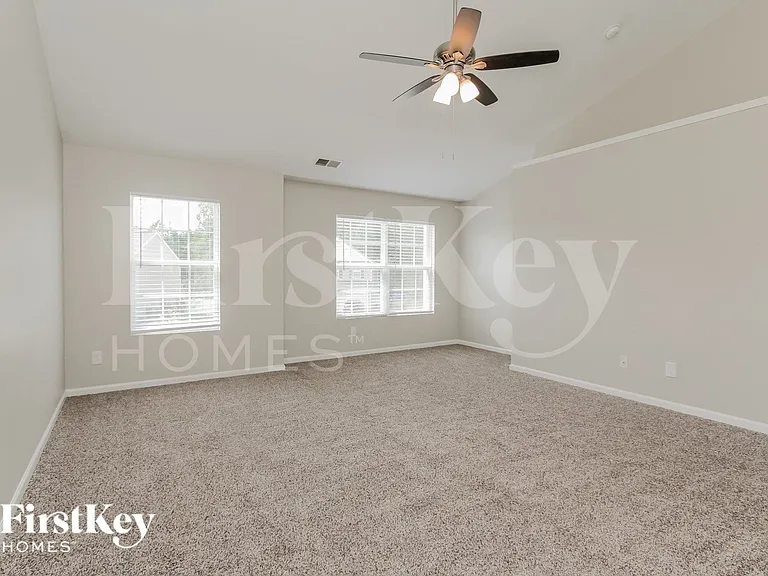 13704 Stringfellow Ln — Photo 9
